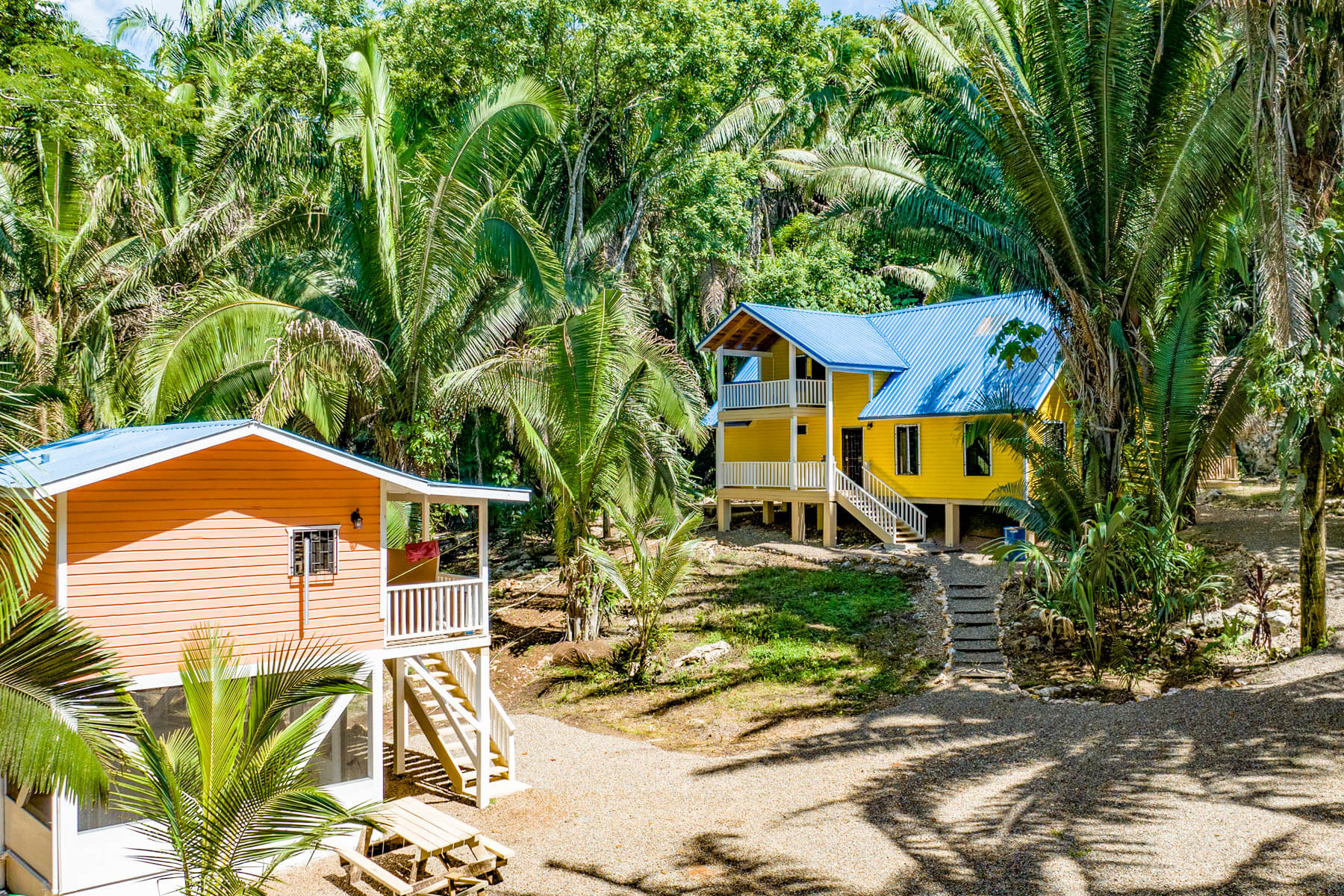 30 Acre EcoRetreat with Stunning Hilltops and Caves in the Hummingbird